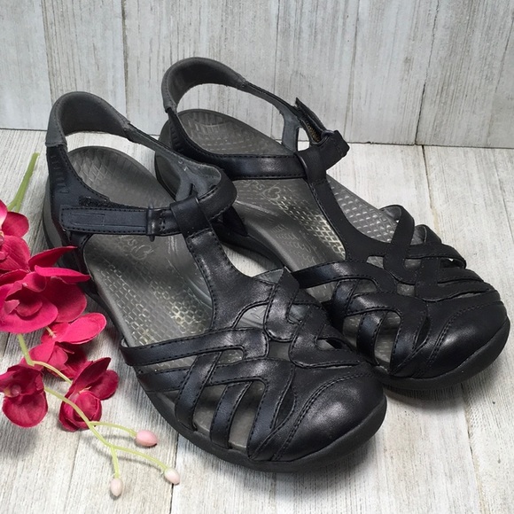 baretraps closed toe sandals